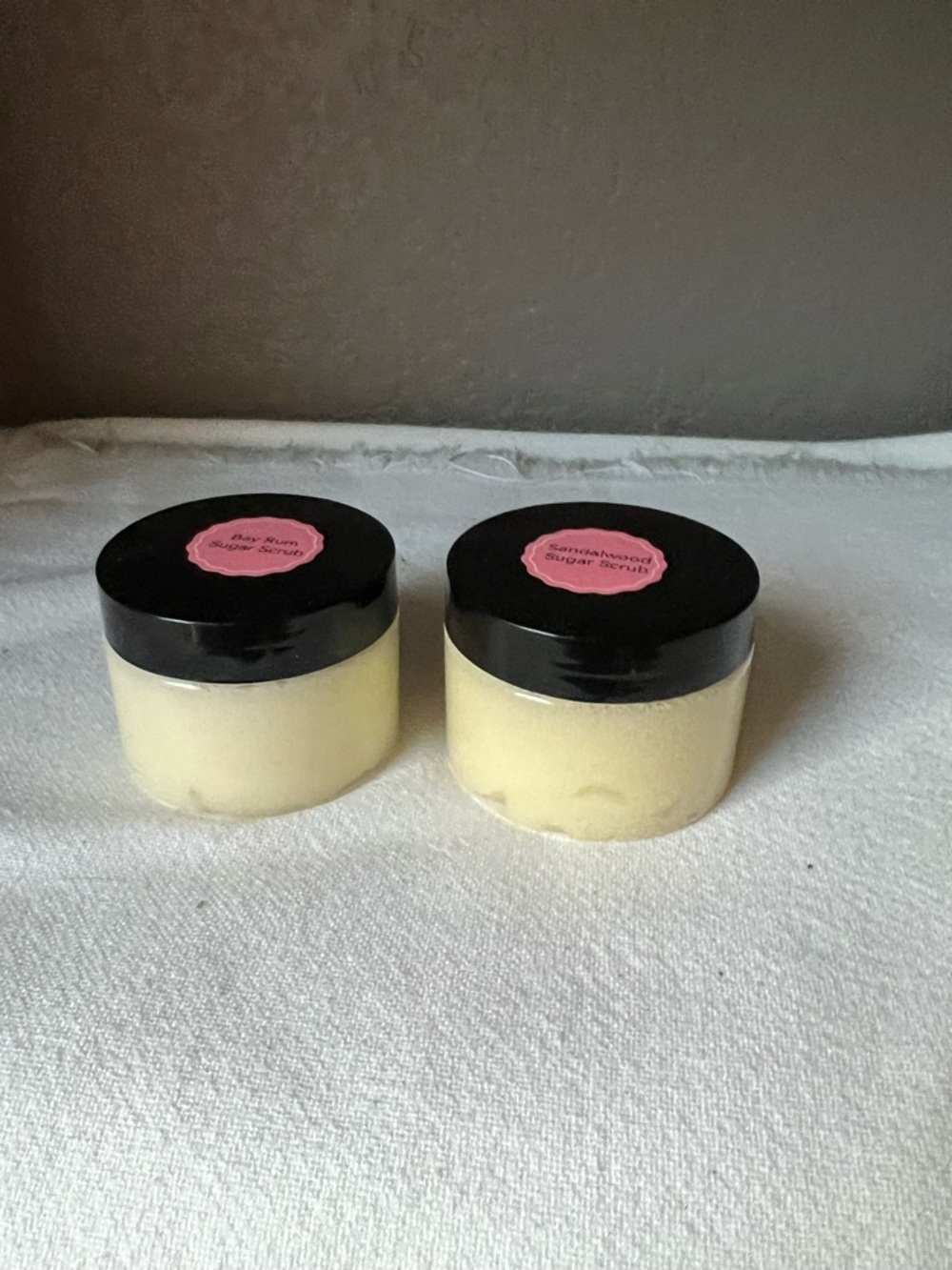 Sandalwood & Bay Rum Sugar Scrub - Gentle Exfoliating Body Scrub (Yellow) - Picture 3 of 9
